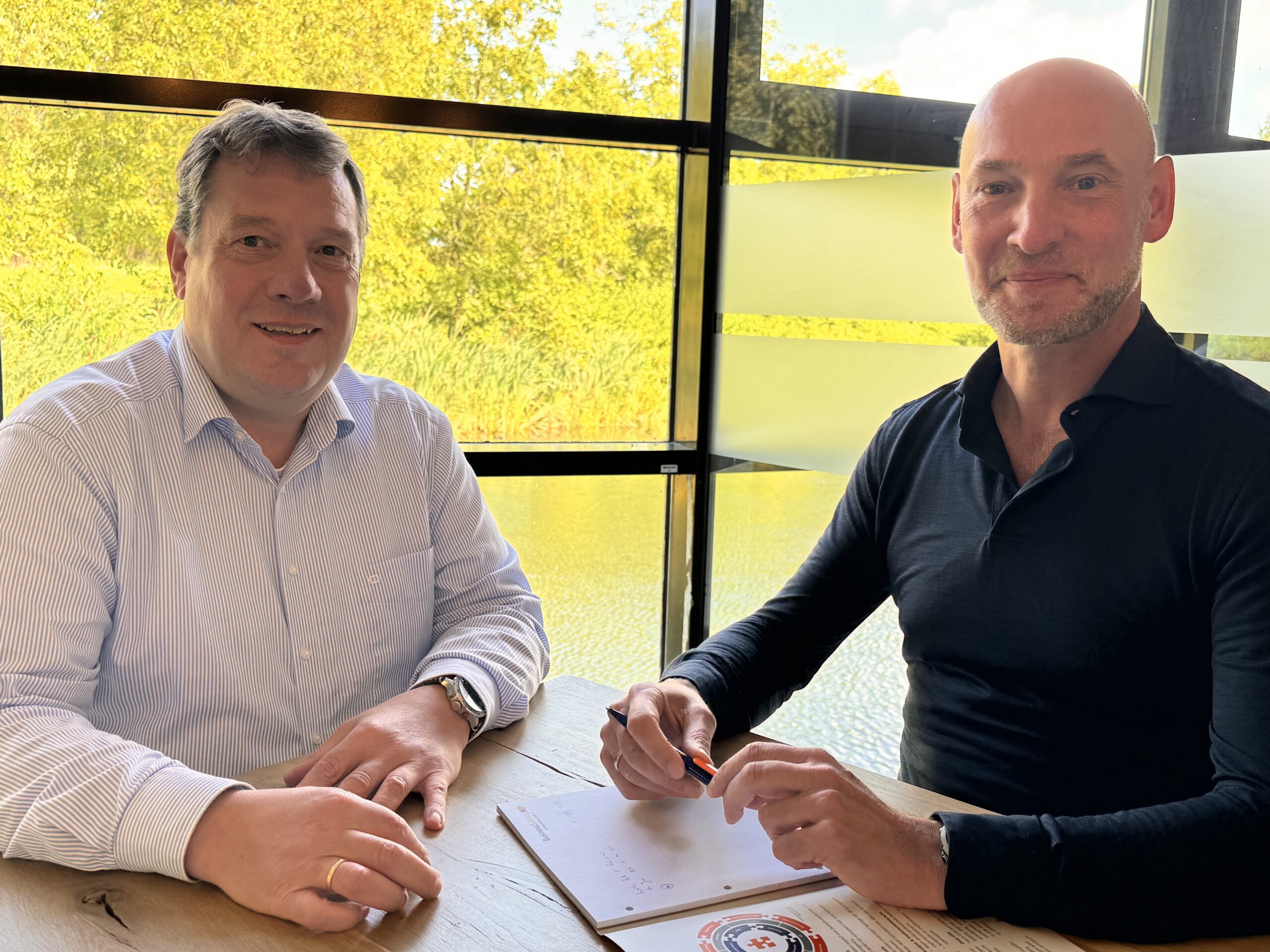 Jan van Dijk en Reinier Wisse kijken in camera